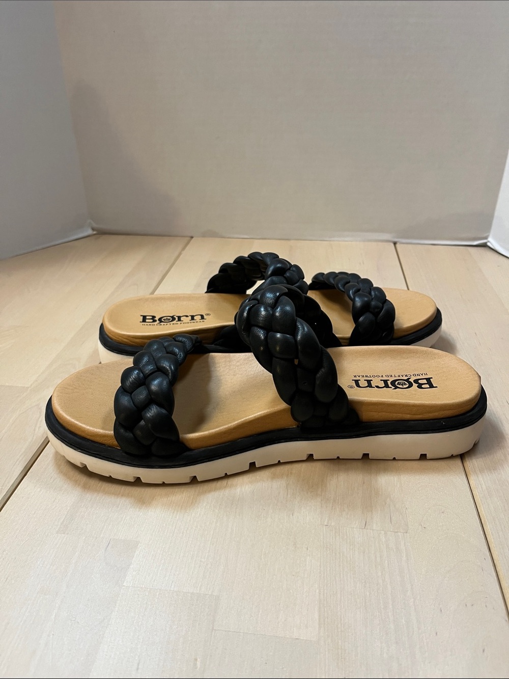Born Shoes Freesia Black Braided
Leather Plush Slide Sandals, Women’s Size 9 - Picture 6 of 15